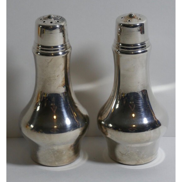 WM Rogers & Son Silver Plated Salt and Pepper Shakers Set #2064 - Picture 1 of 4